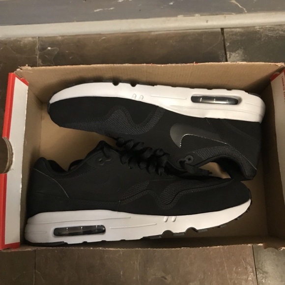 NIKE AIR MAX 1 ULTRA 2.0 ESSENTIAL BLACK/WOLF GREY - Picture 2 of 3